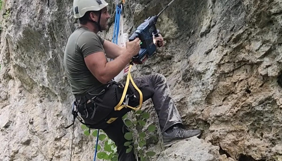 Rene beim Einrichten | © R.R.