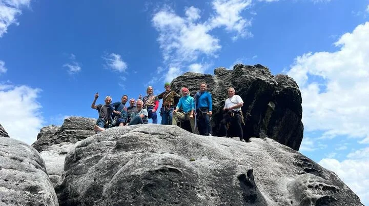 Auf dem größten sächsischen SandsteinmonolithenFalkensteingipfel | © Hans-Hagen Hempel