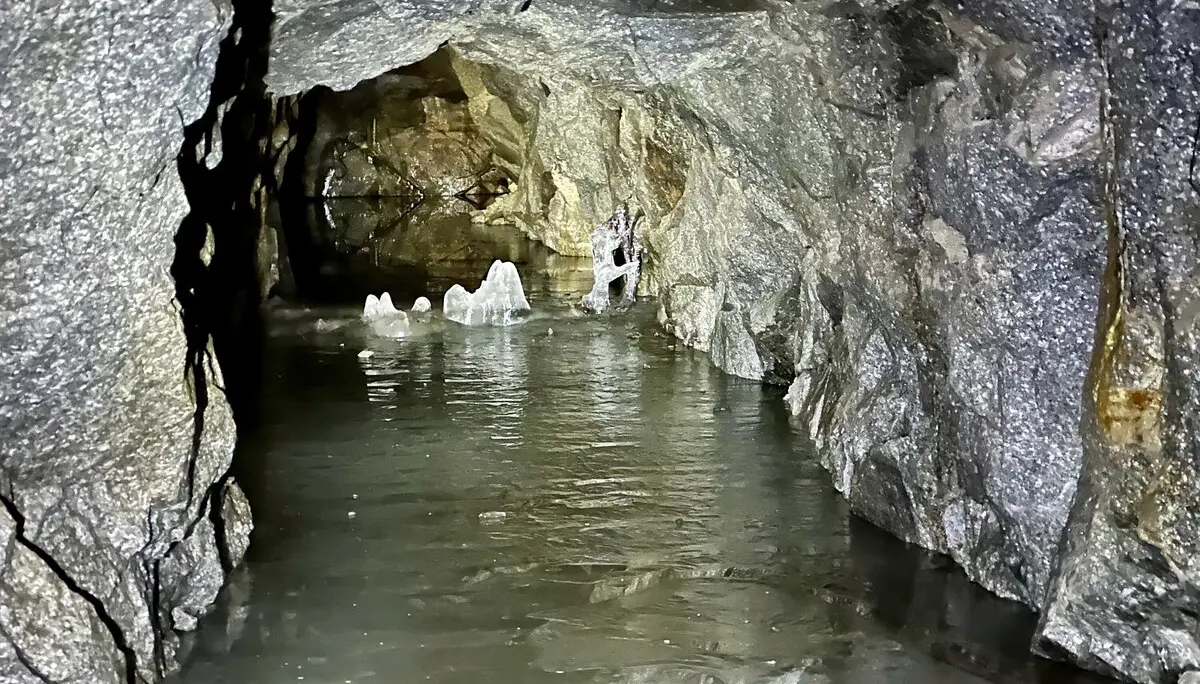 Stollen des ehemaligen Molybdänbergwerks. | © M Gleichmann