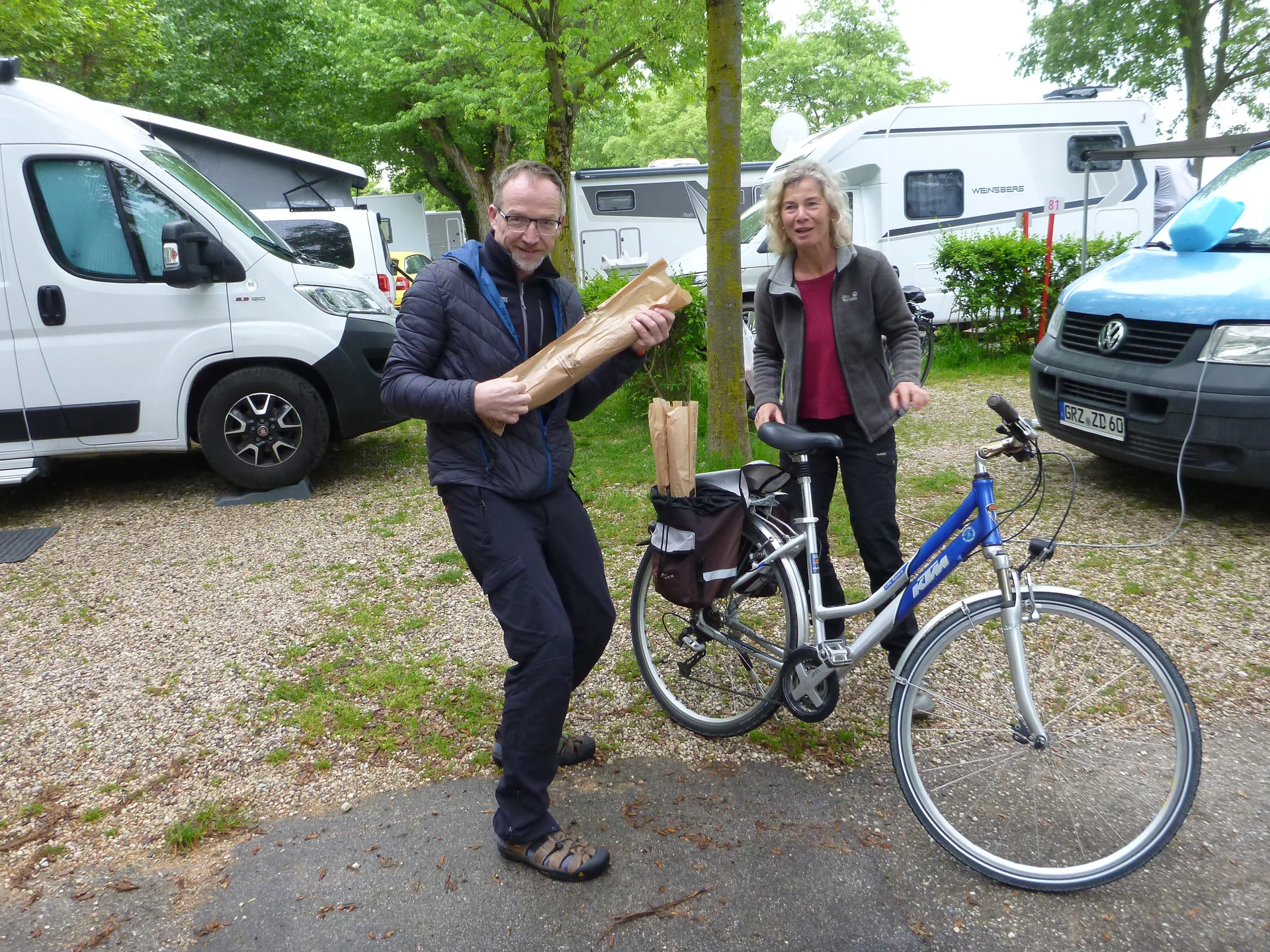 Früh Baguette mit lächelndem Gesicht | © Jens Glockner + H.-H. Hempel