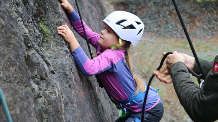 Abklettern in kleiner Runde | © Simone Pelikan