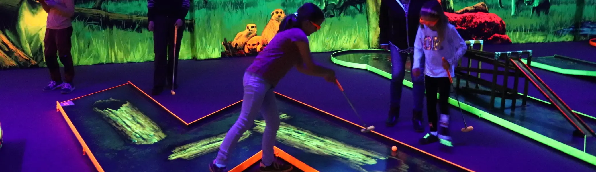Schwarzlichtminigolf | © Simone Pelikan