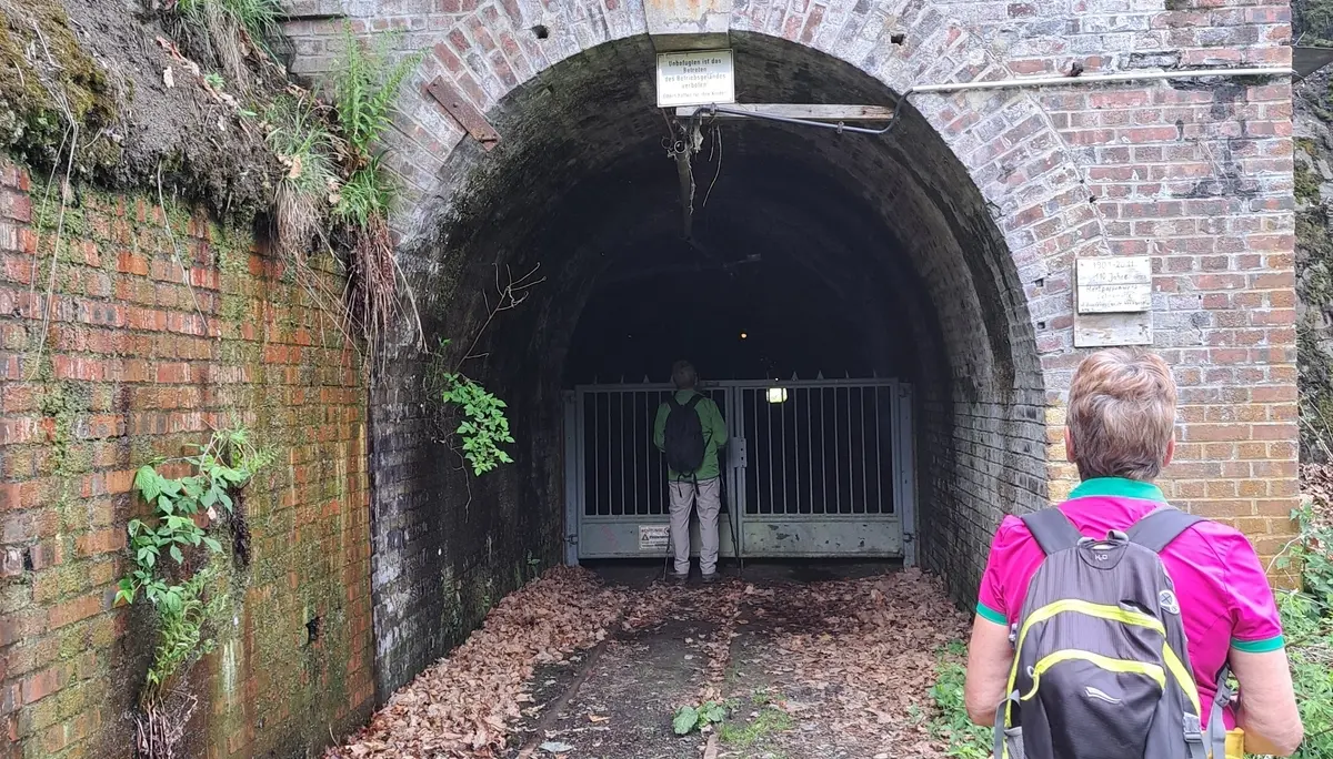 gesperrter Tunnel der Werksbahn | © Karl Lämmer