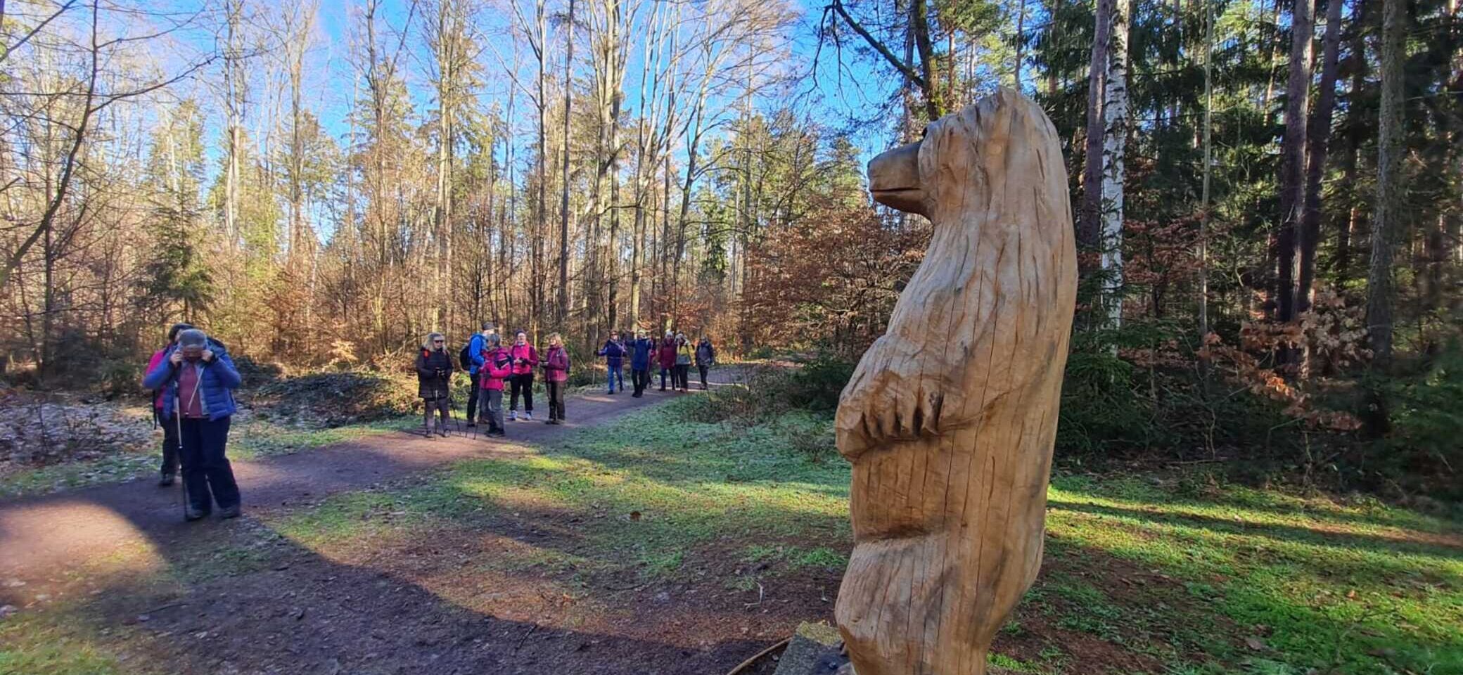 Wandergruppe unterwegs in Stadtroda | © Marion Proschmann